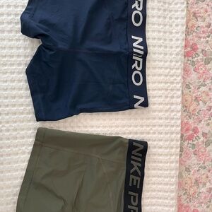 Nike Women's Pro medium